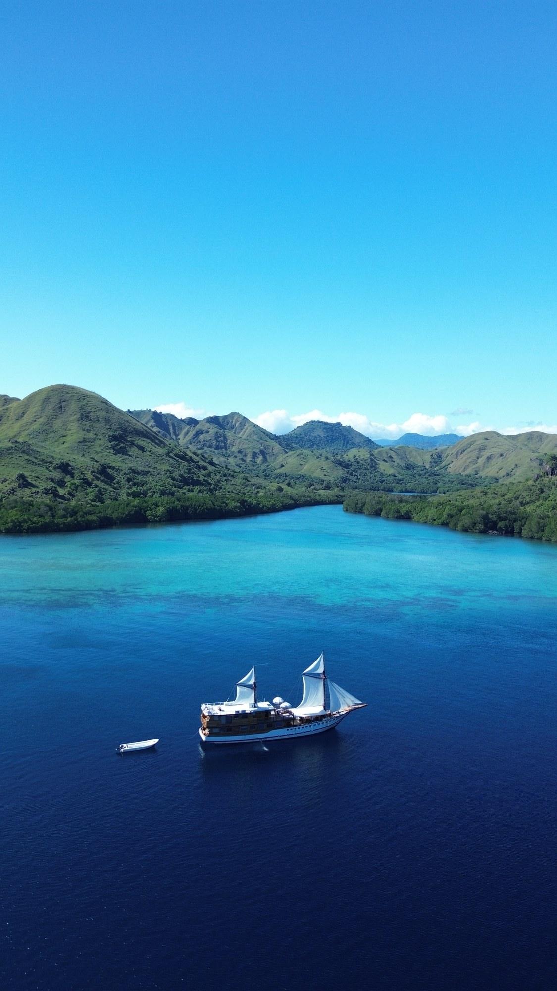 Vinca Deluxe Phinisi – Komodo day trip vs liveaboard: what you get for each extra night