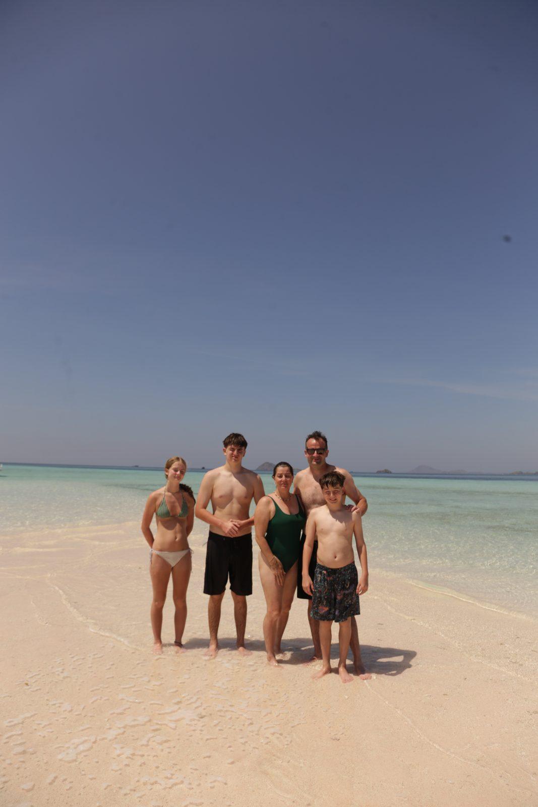 Taka Makassar – group standing on sandbar, shallow water (Real photo from a KEXI trip)